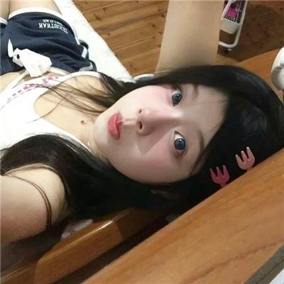三个带面纱的女子